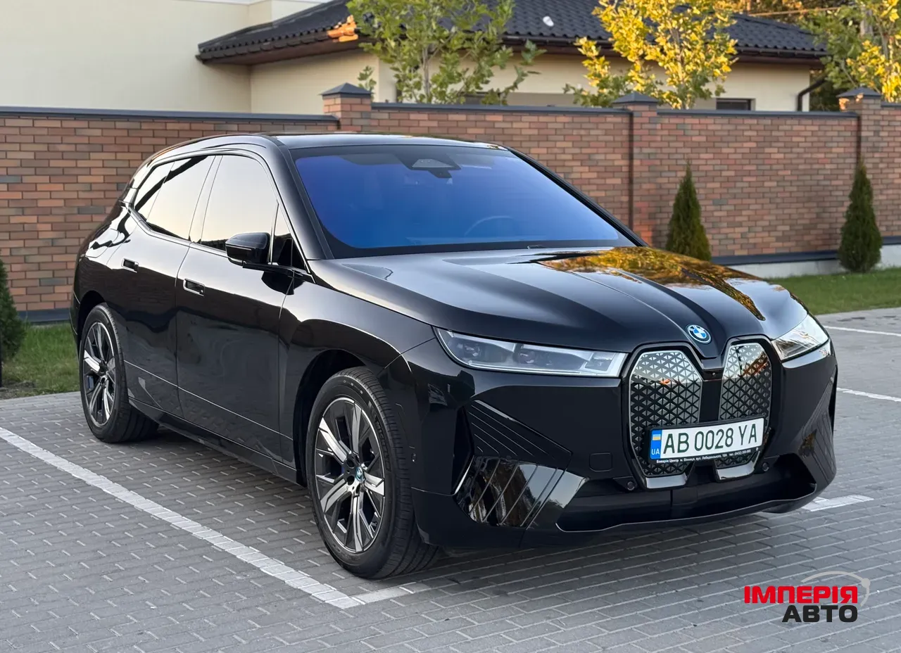 BMW iX - фото 1
