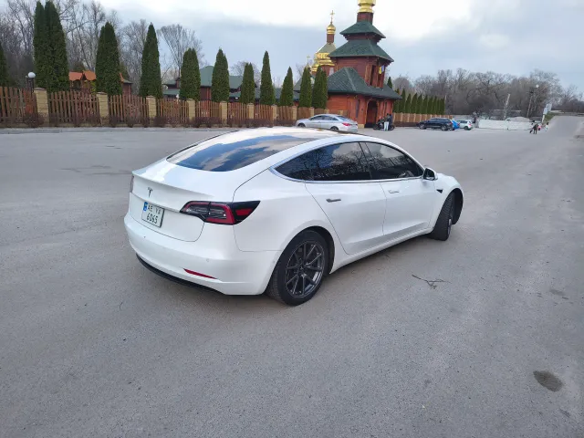 Tesla Model 3 - фото 5