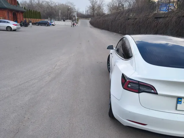 Tesla Model 3 - фото 4