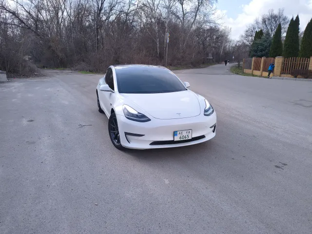 Tesla Model 3 - фото 3