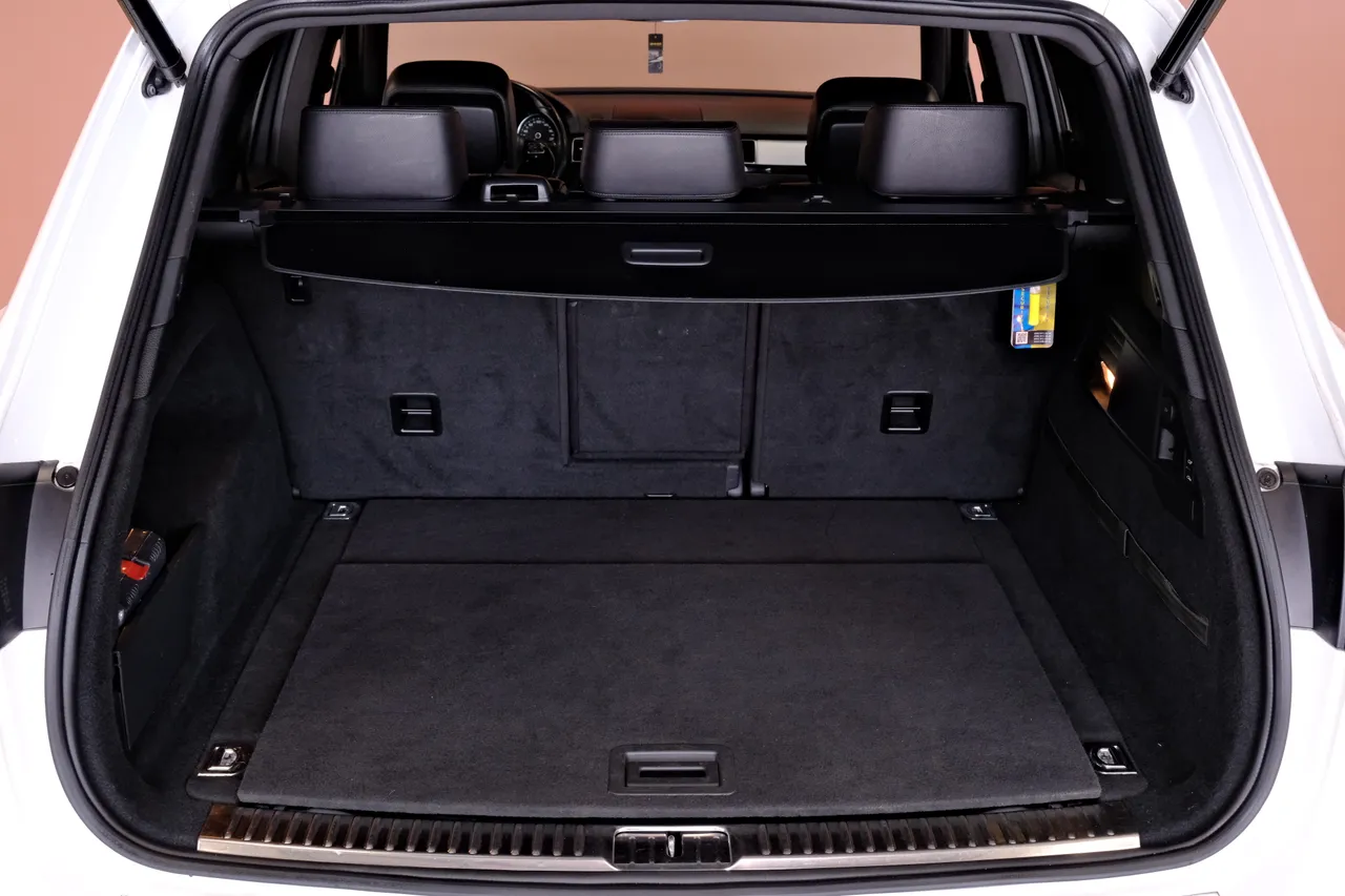 Volkswagen Touareg - фото 9