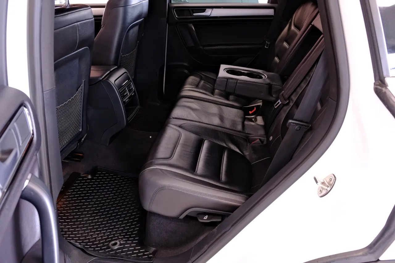 Volkswagen Touareg - фото 8