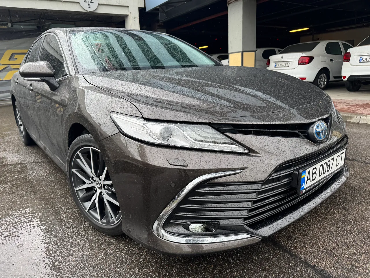 Toyota Camry - фото 2