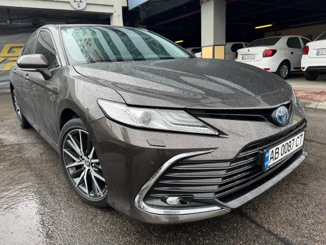Toyota Camry - фото 2