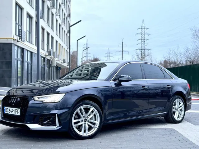 Audi A4 - фото 1