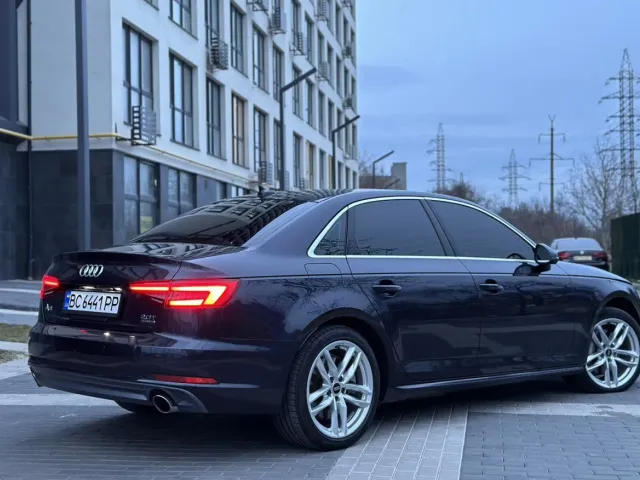 Audi A4 - фото 2