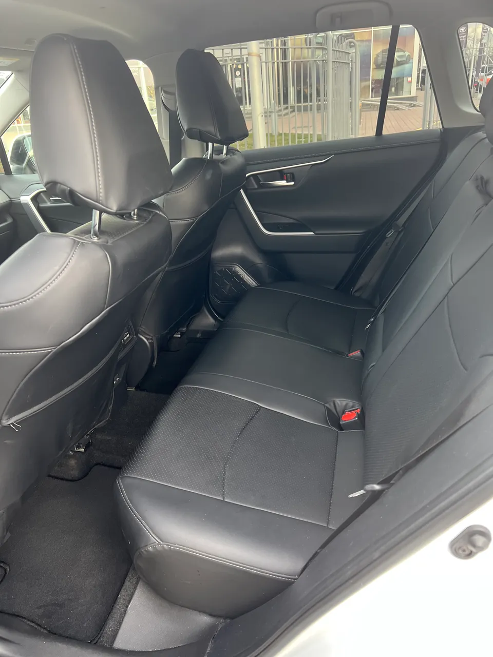 Toyota RAV4 - фото 5