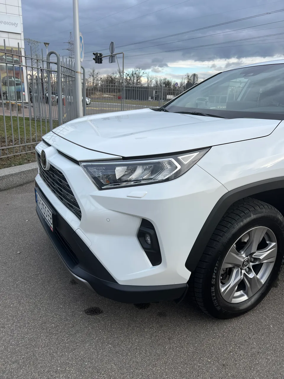 Toyota RAV4 - фото 2