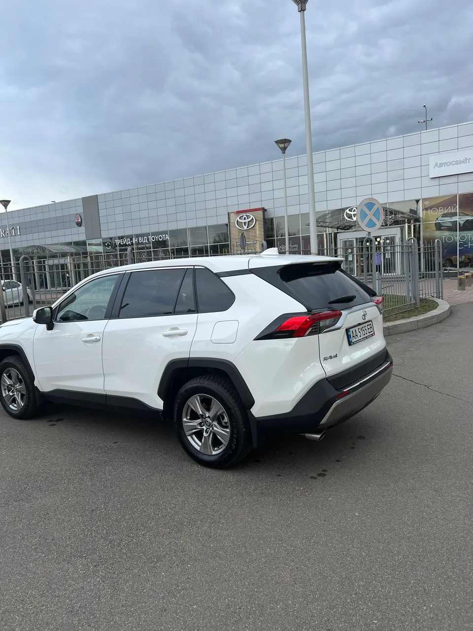 Toyota RAV4 - фото 3