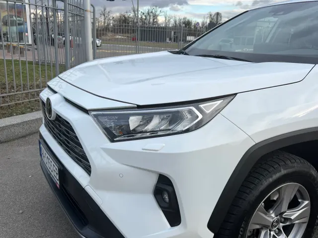 Toyota RAV4 - фото 2
