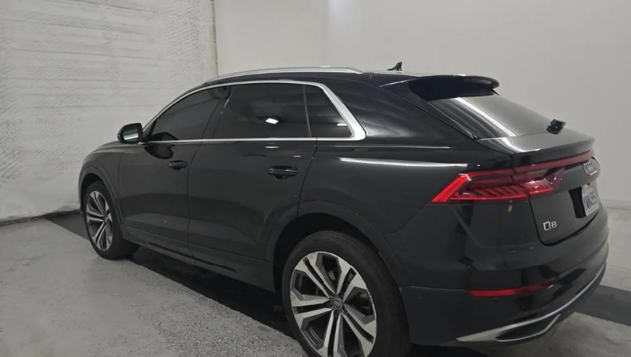 Audi Q8 - фото 6