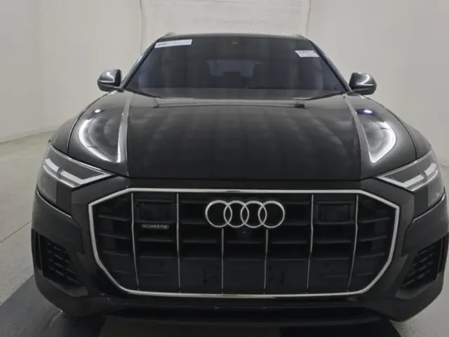 Audi Q8 - фото 1