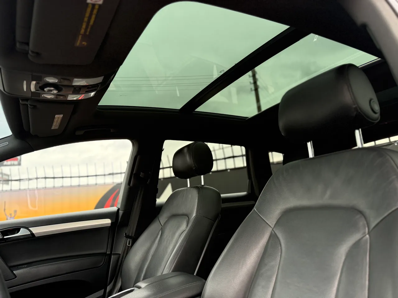 Audi Q7 - фото 11