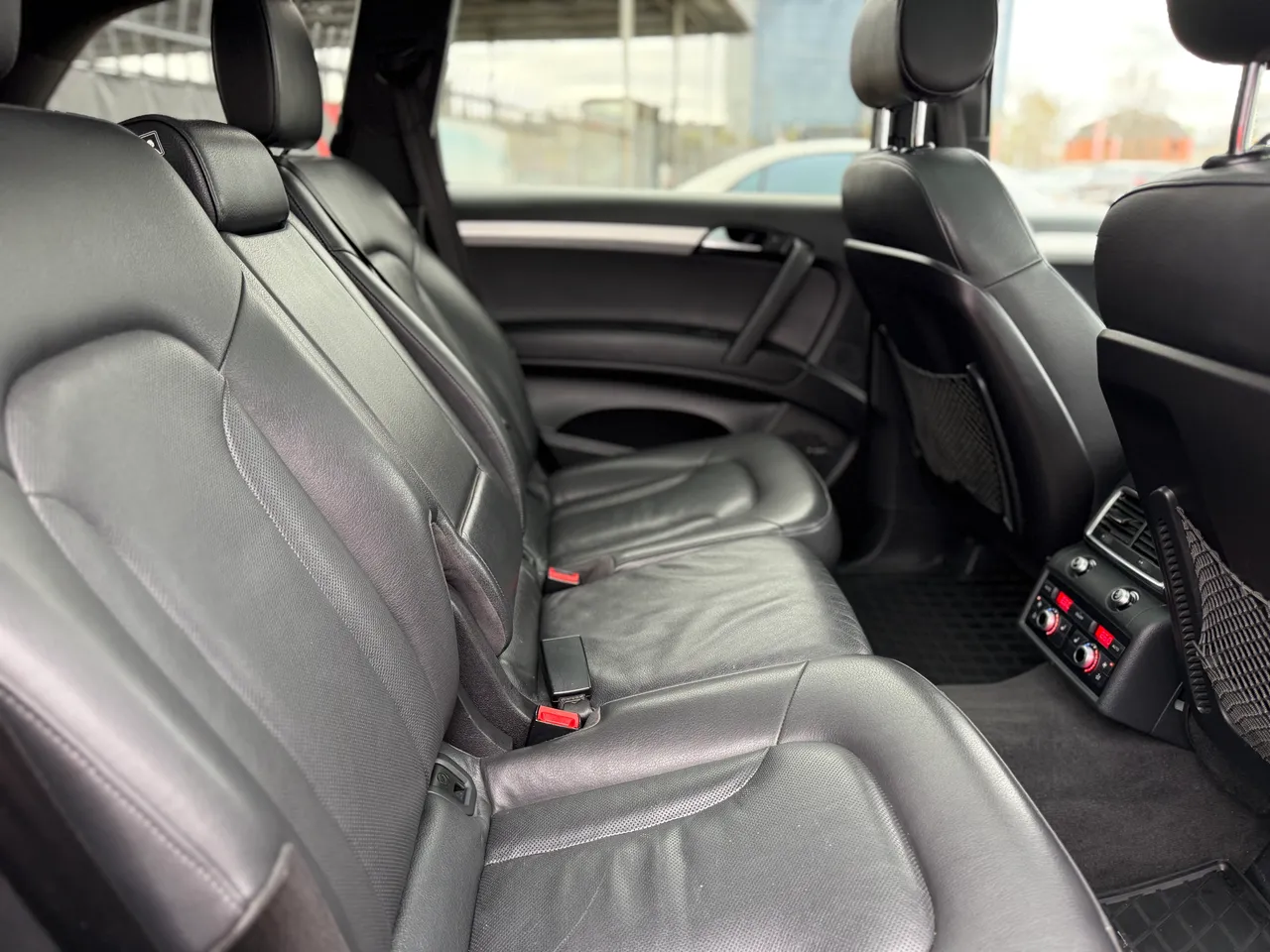 Audi Q7 - фото 8