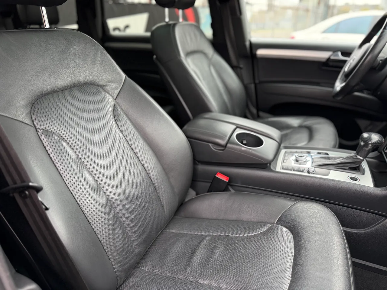 Audi Q7 - фото 7