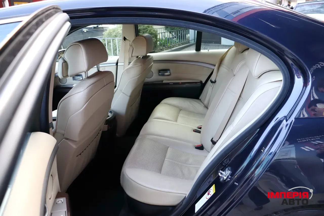 BMW 7 серії - фото 36