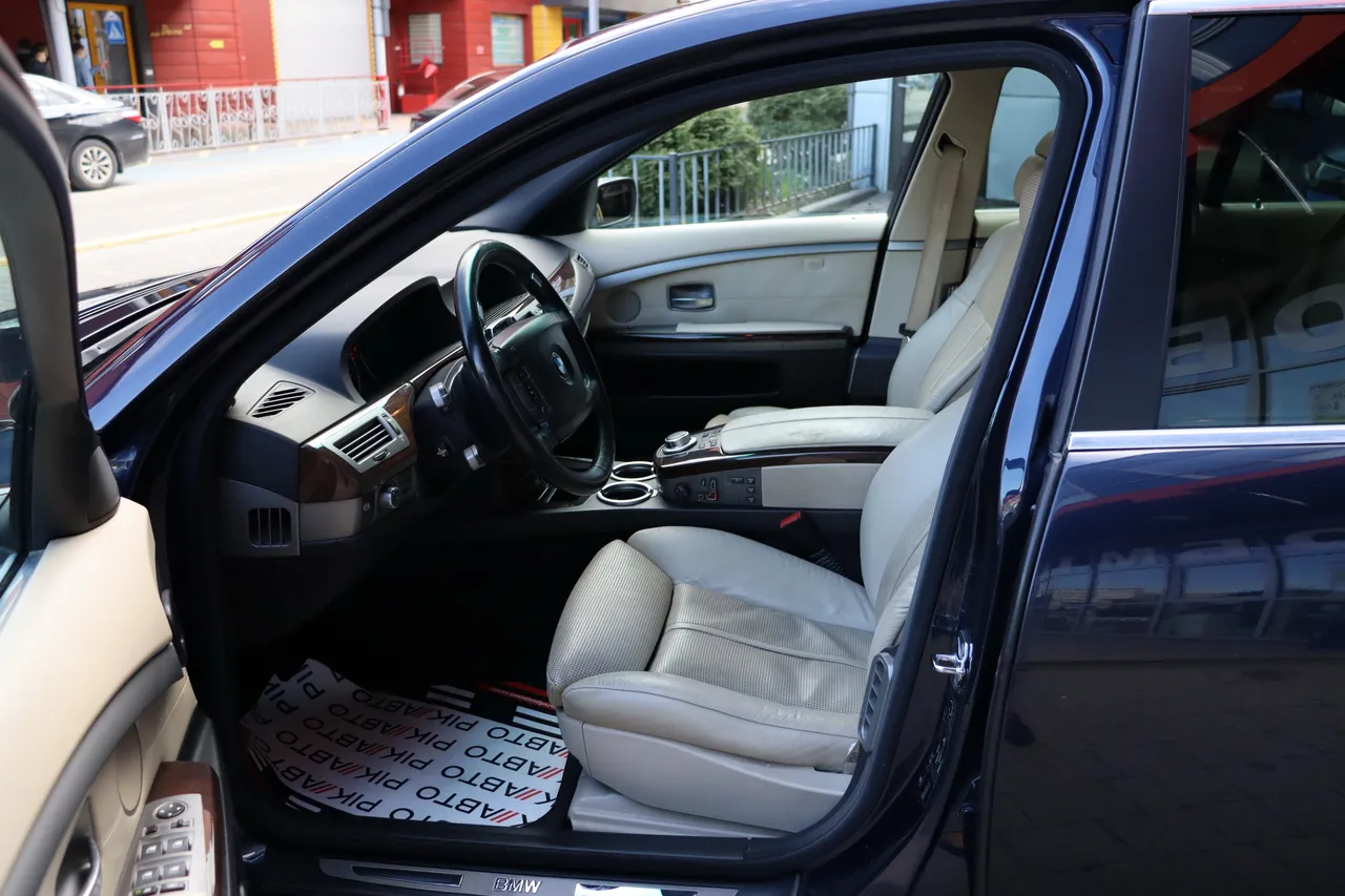 BMW 7 серії - фото 14