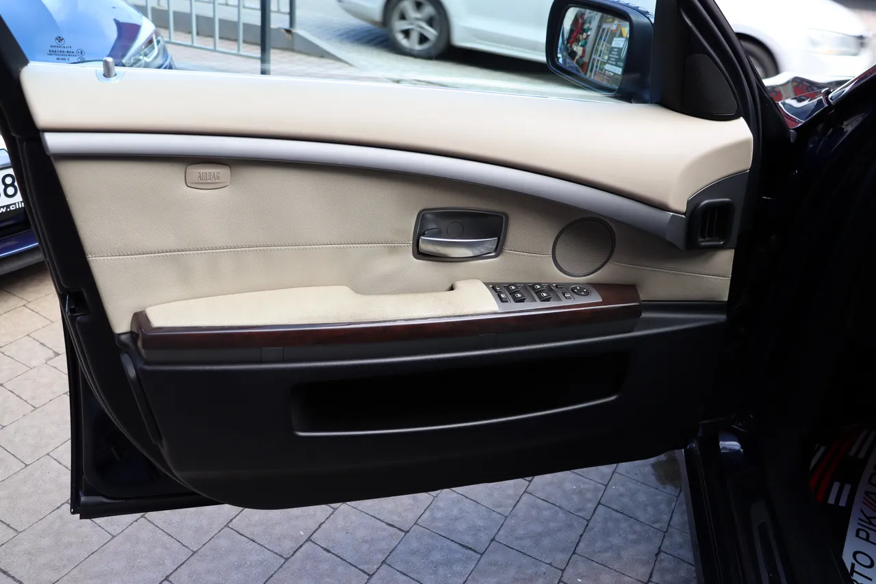 BMW 7 серії - фото 12