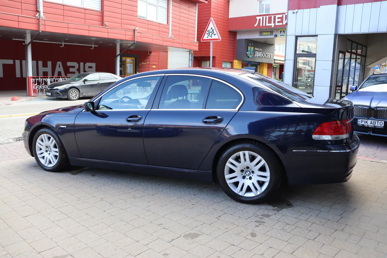 BMW 7 серії - фото 9