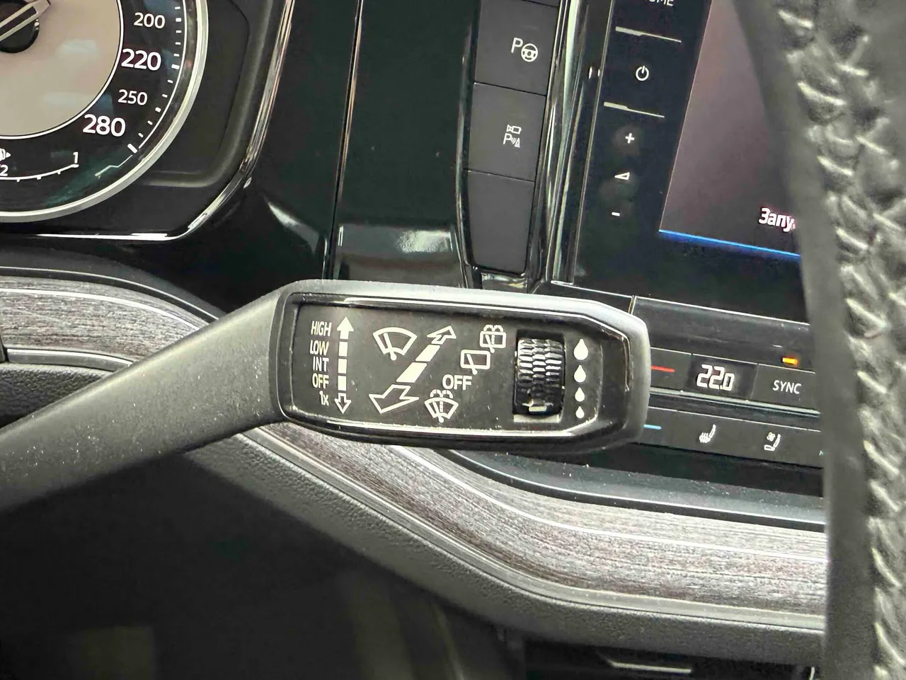 Volkswagen Touareg - фото 25