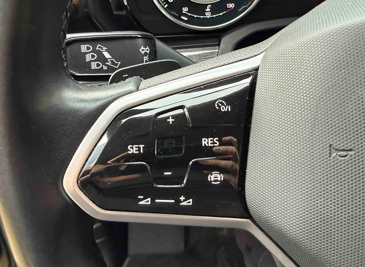 Volkswagen Touareg - фото 22