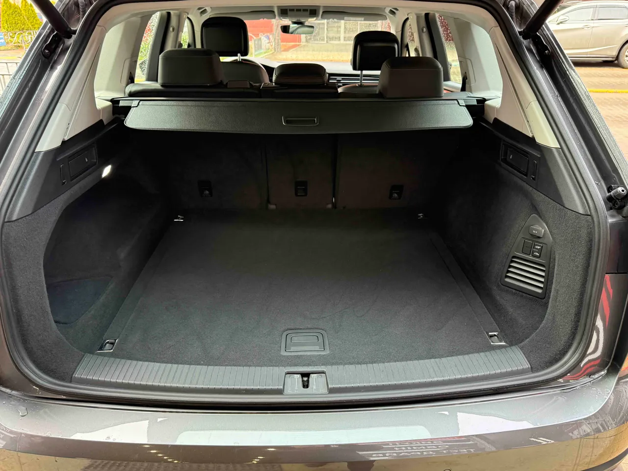 Volkswagen Touareg - фото 44