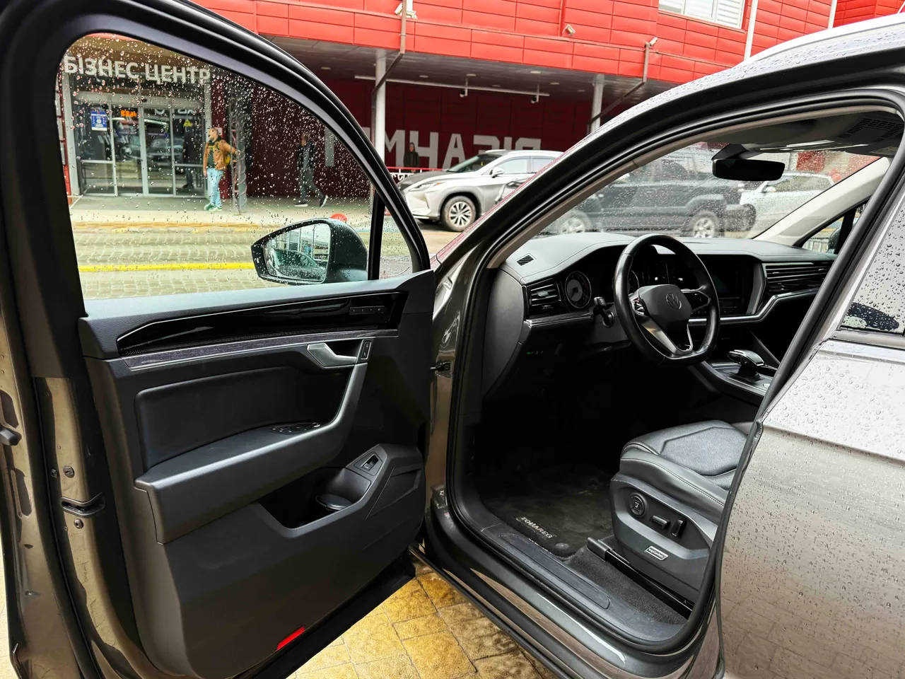 Volkswagen Touareg - фото 11