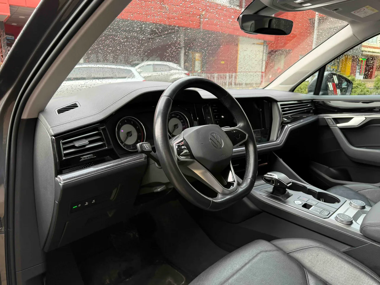 Volkswagen Touareg - фото 18