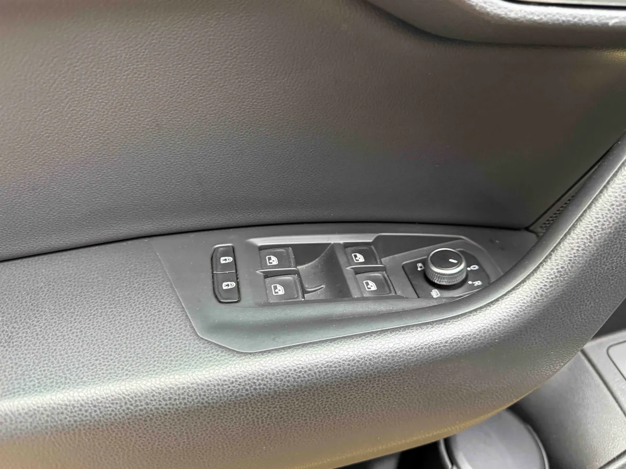 Volkswagen Touareg - фото 14