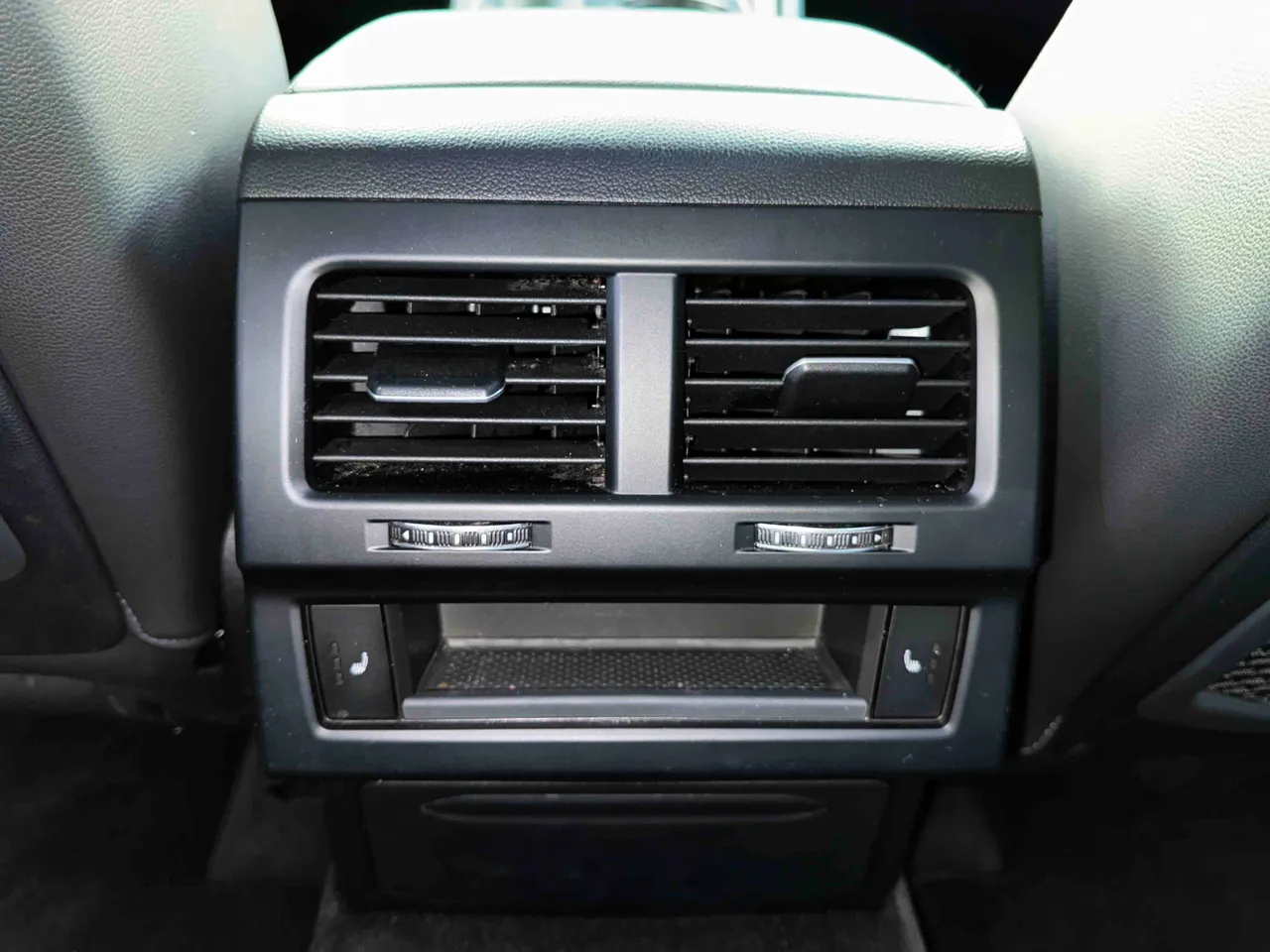 Volkswagen Touareg - фото 40