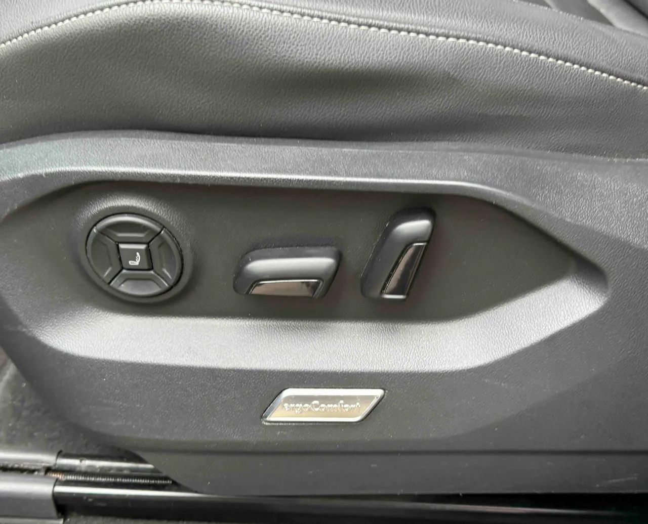 Volkswagen Touareg - фото 16