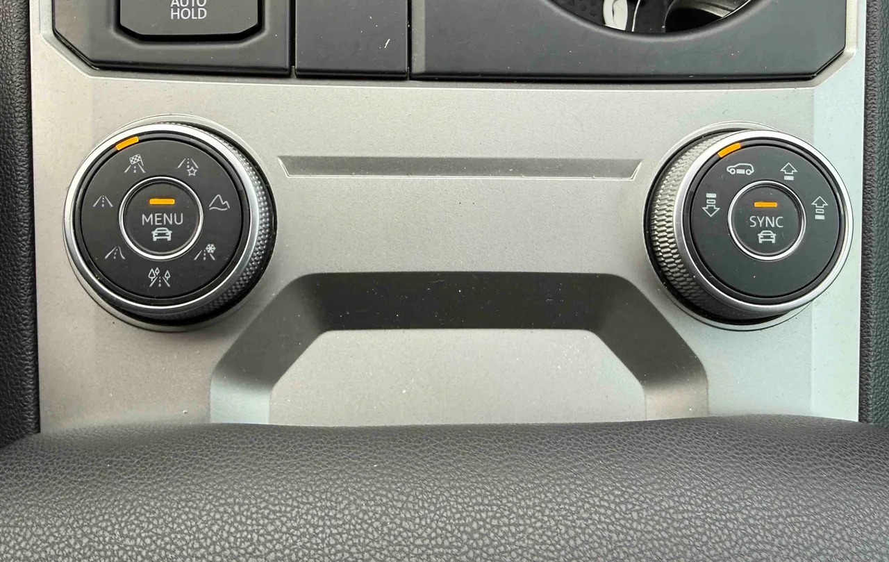 Volkswagen Touareg - фото 32