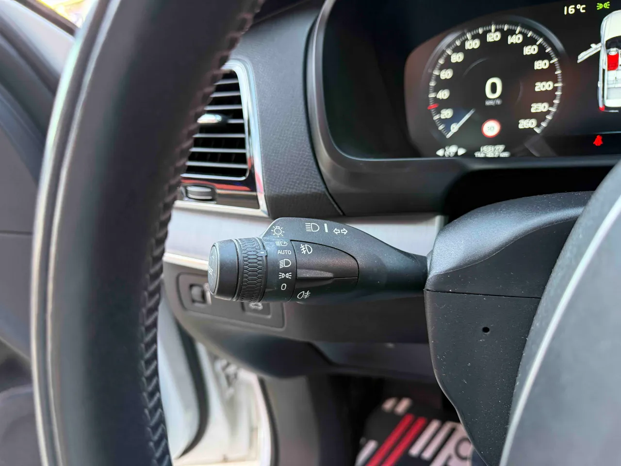 Volvo XC90 - фото 23