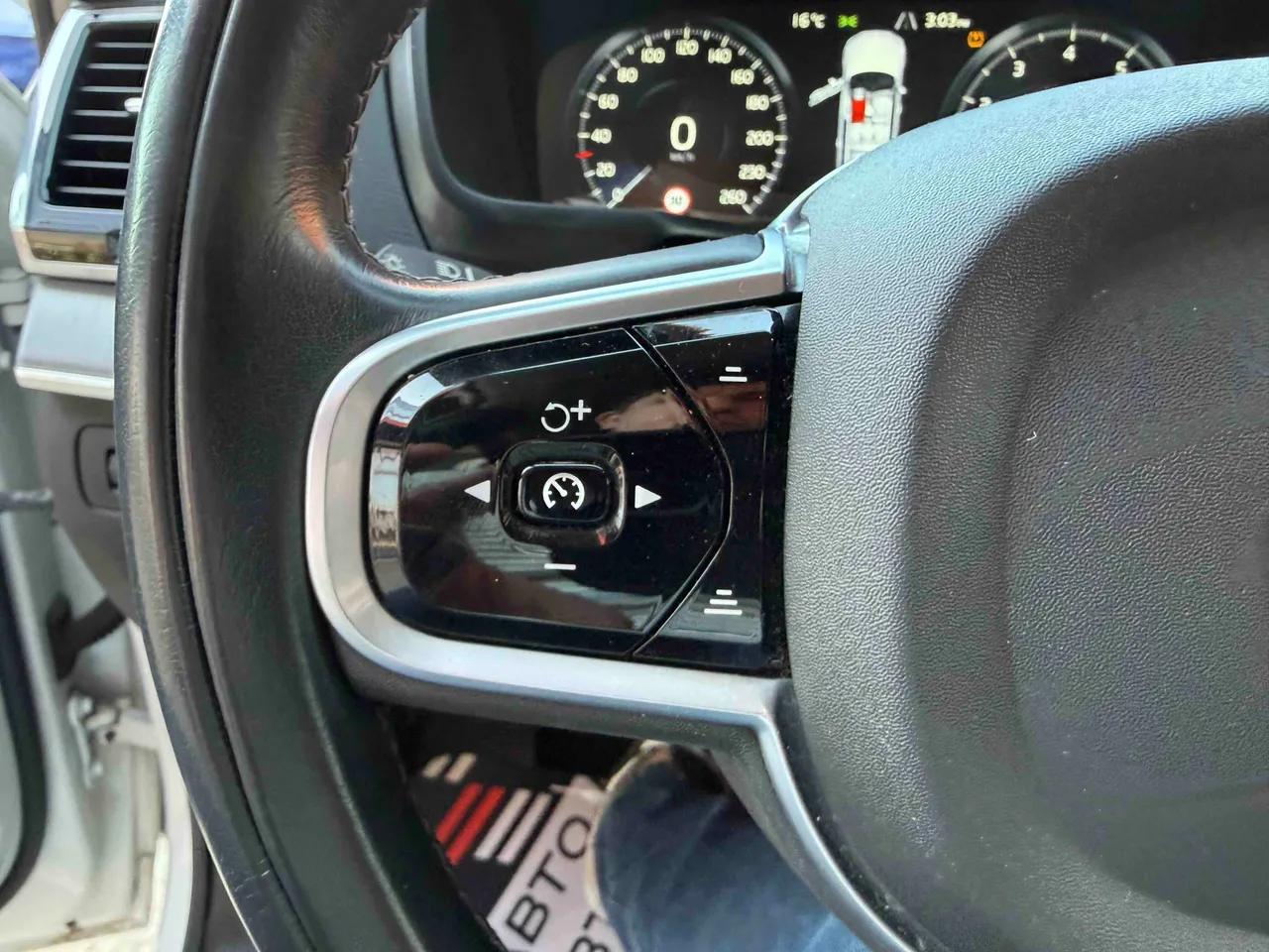 Volvo XC90 - фото 21