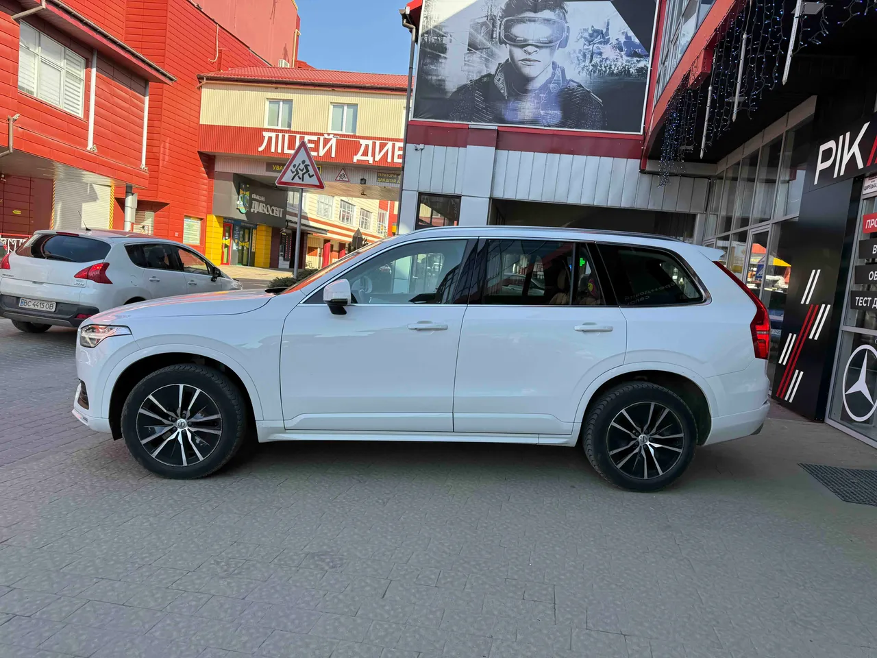 Volvo XC90 - фото 9