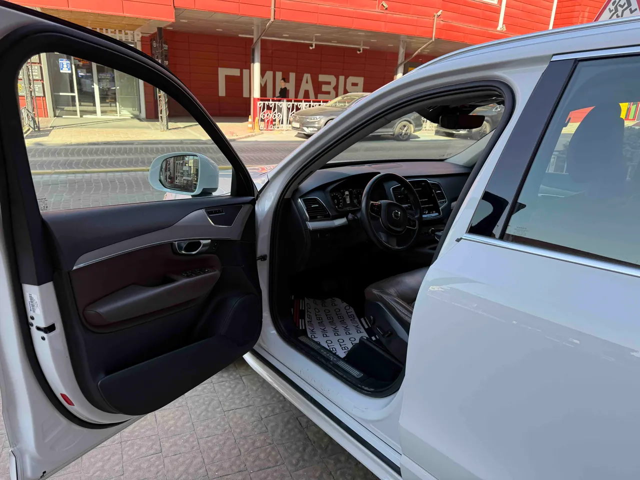 Volvo XC90 - фото 12