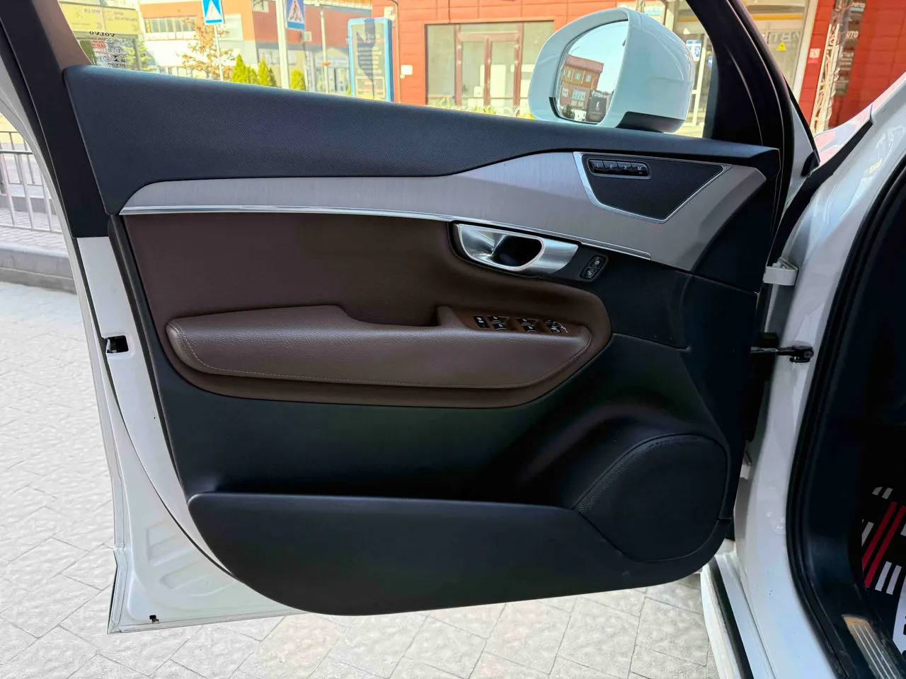 Volvo XC90 - фото 13