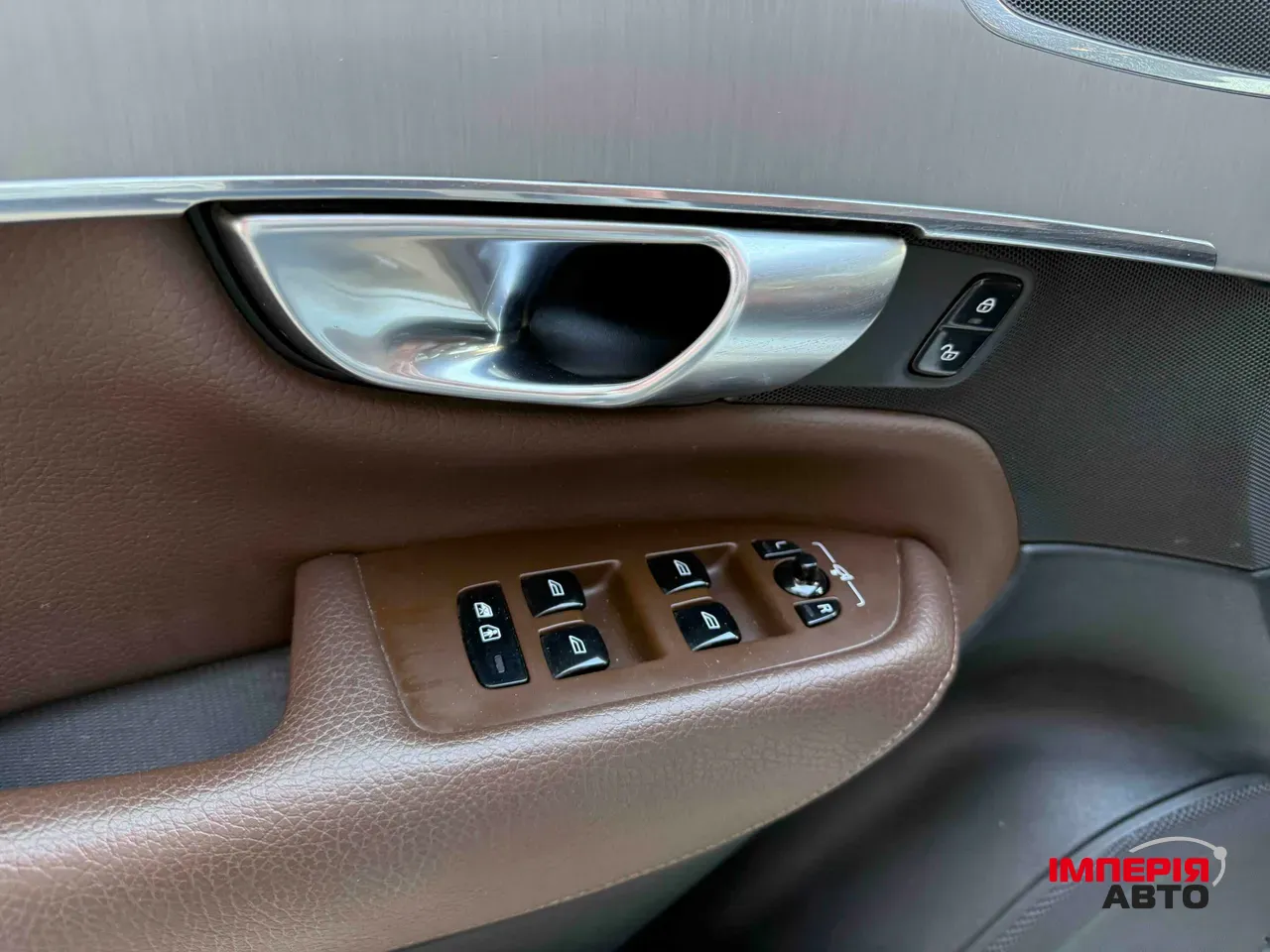 Volvo XC90 - фото 15