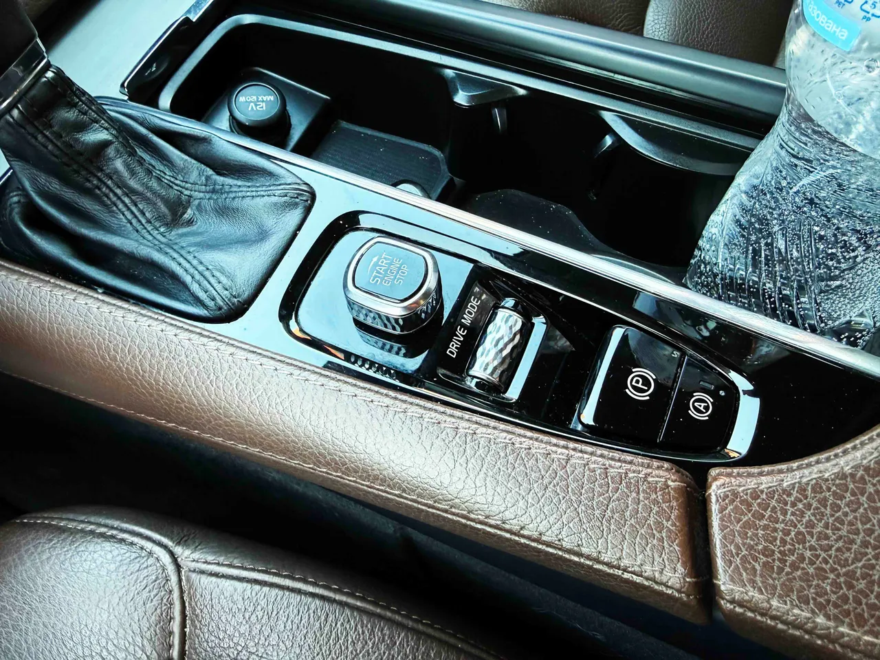 Volvo XC90 - фото 31