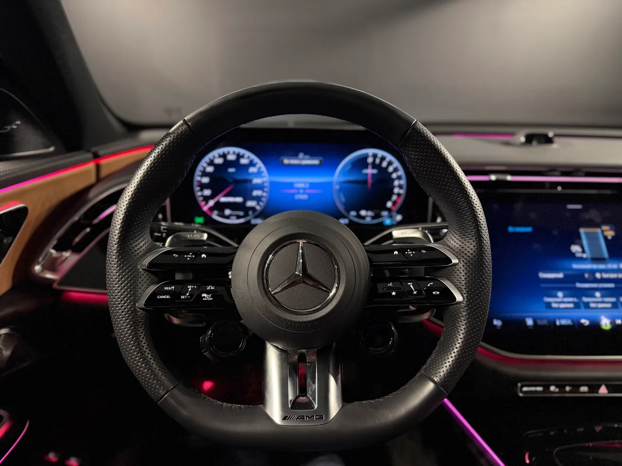 Mercedes-Benz E-Класс AMG - фото 25