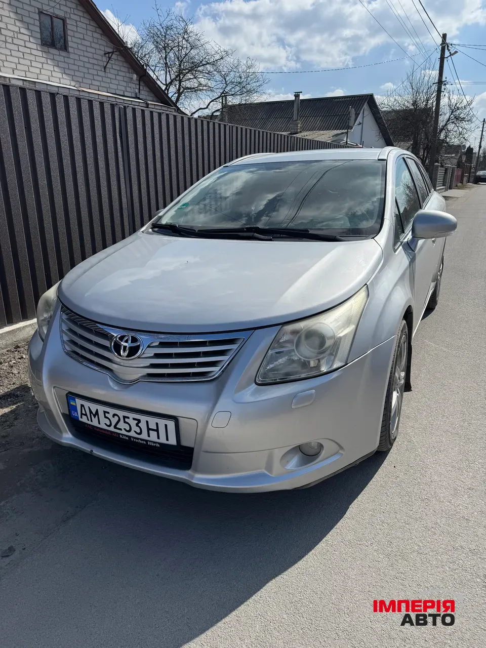 Toyota Avensis - фото 1