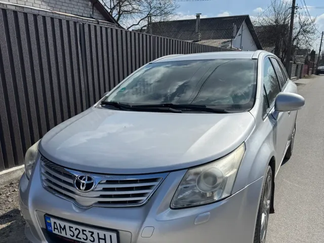 Toyota Avensis - фото 1