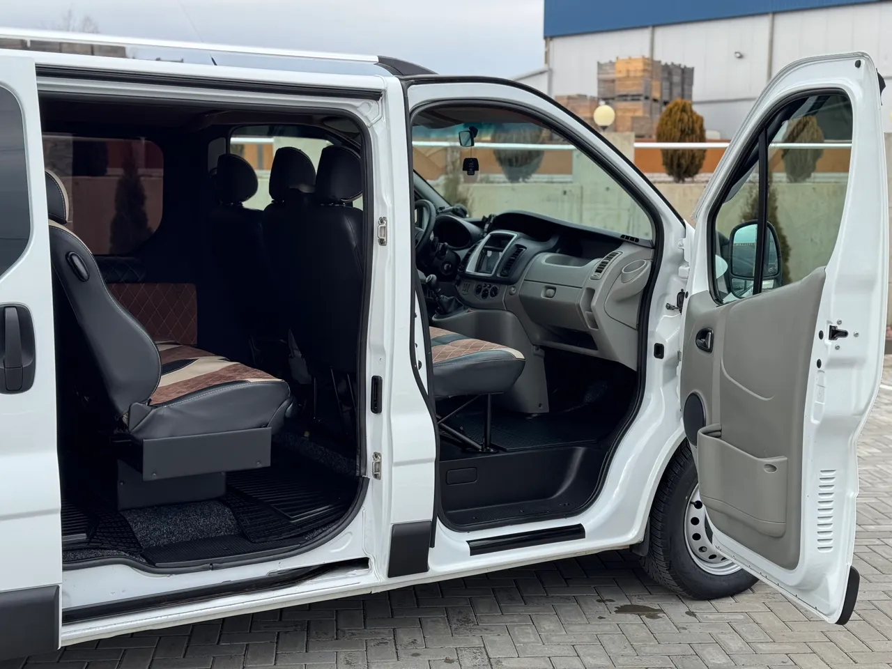 Opel Vivaro - фото 40