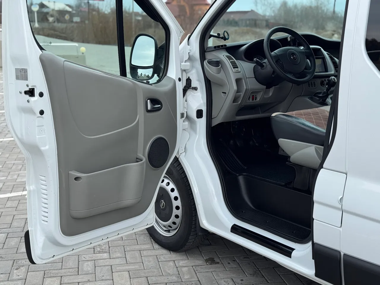 Opel Vivaro - фото 23