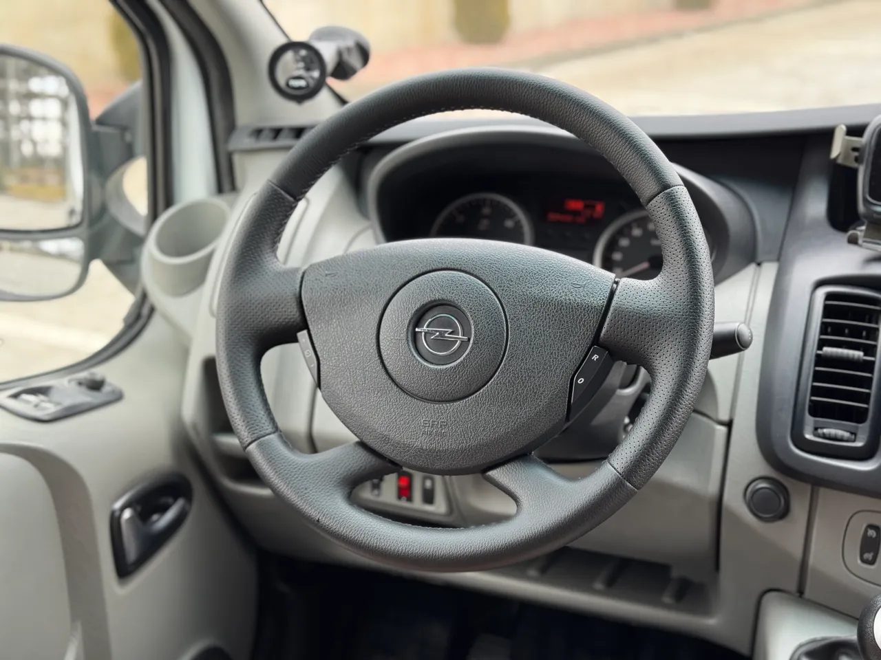 Opel Vivaro - фото 48