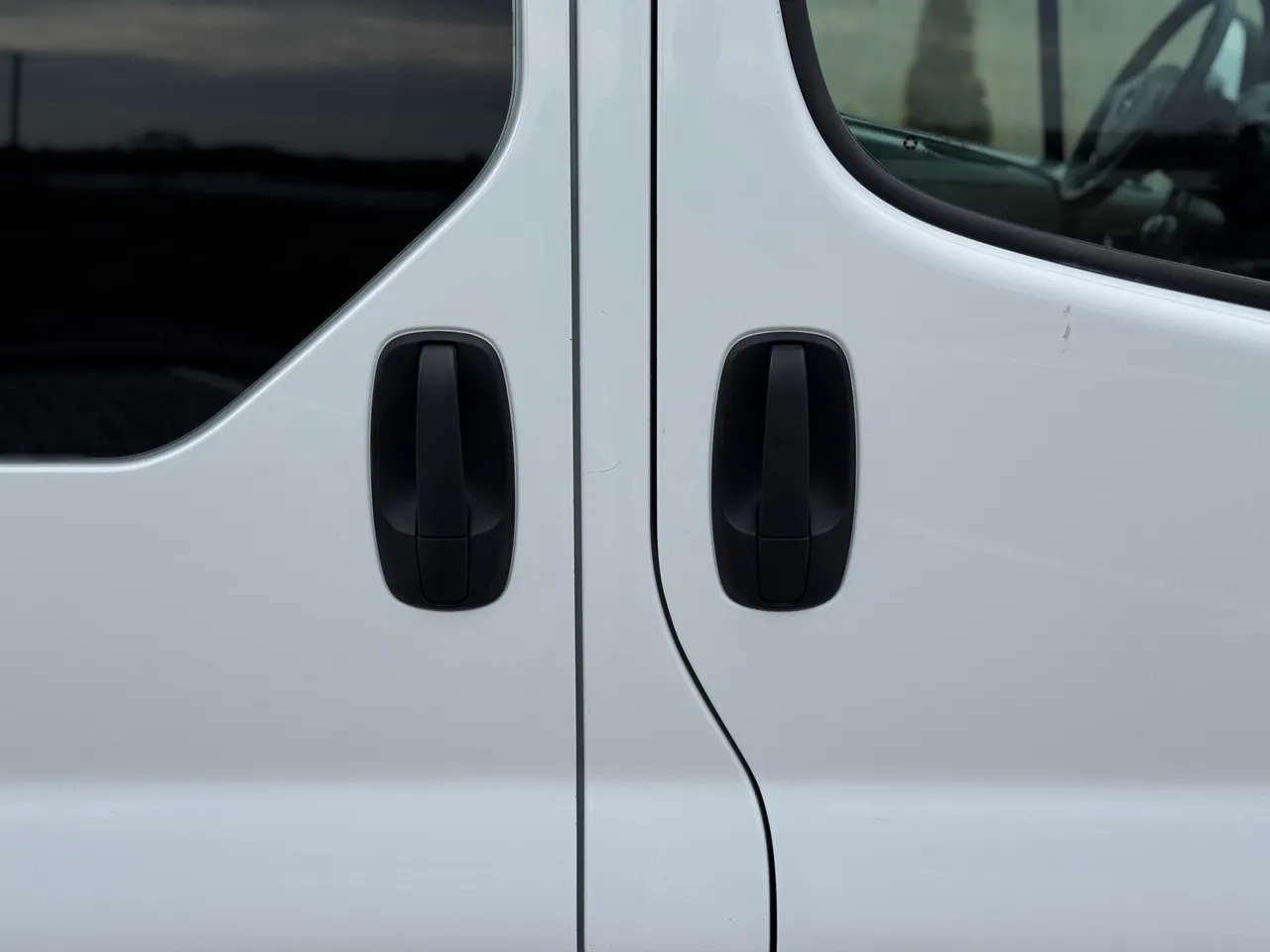 Opel Vivaro - фото 18