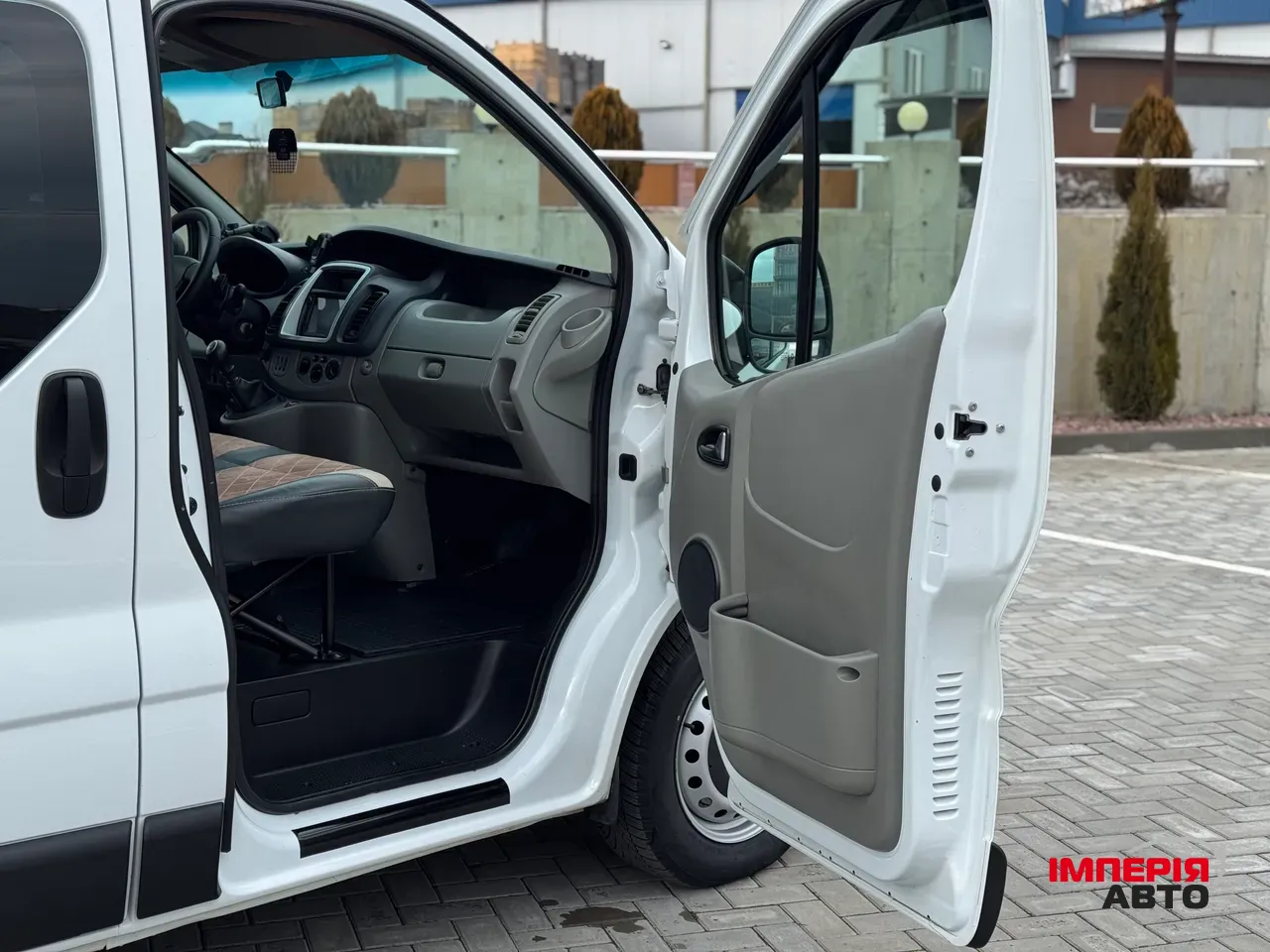 Opel Vivaro - фото 27