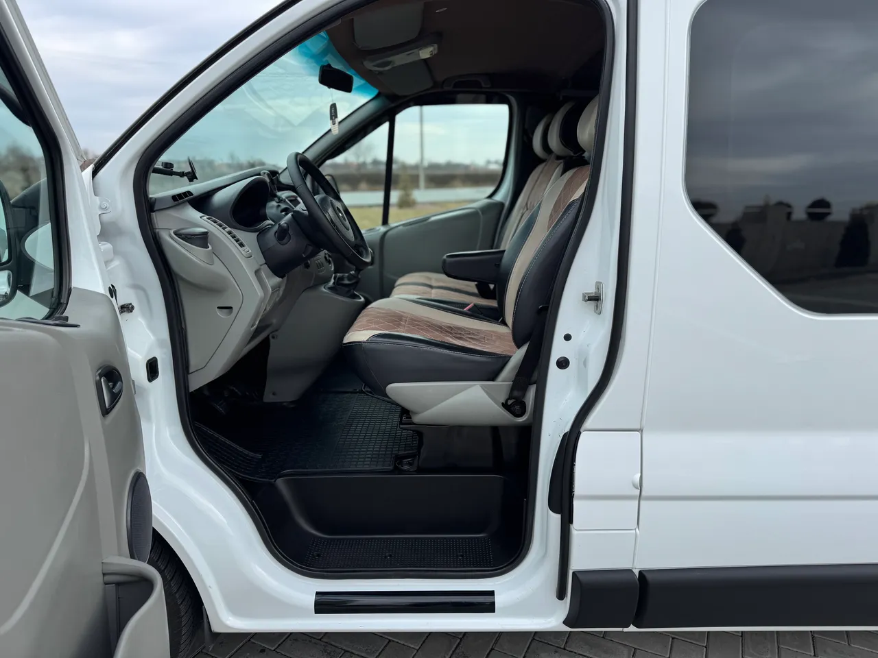 Opel Vivaro - фото 26