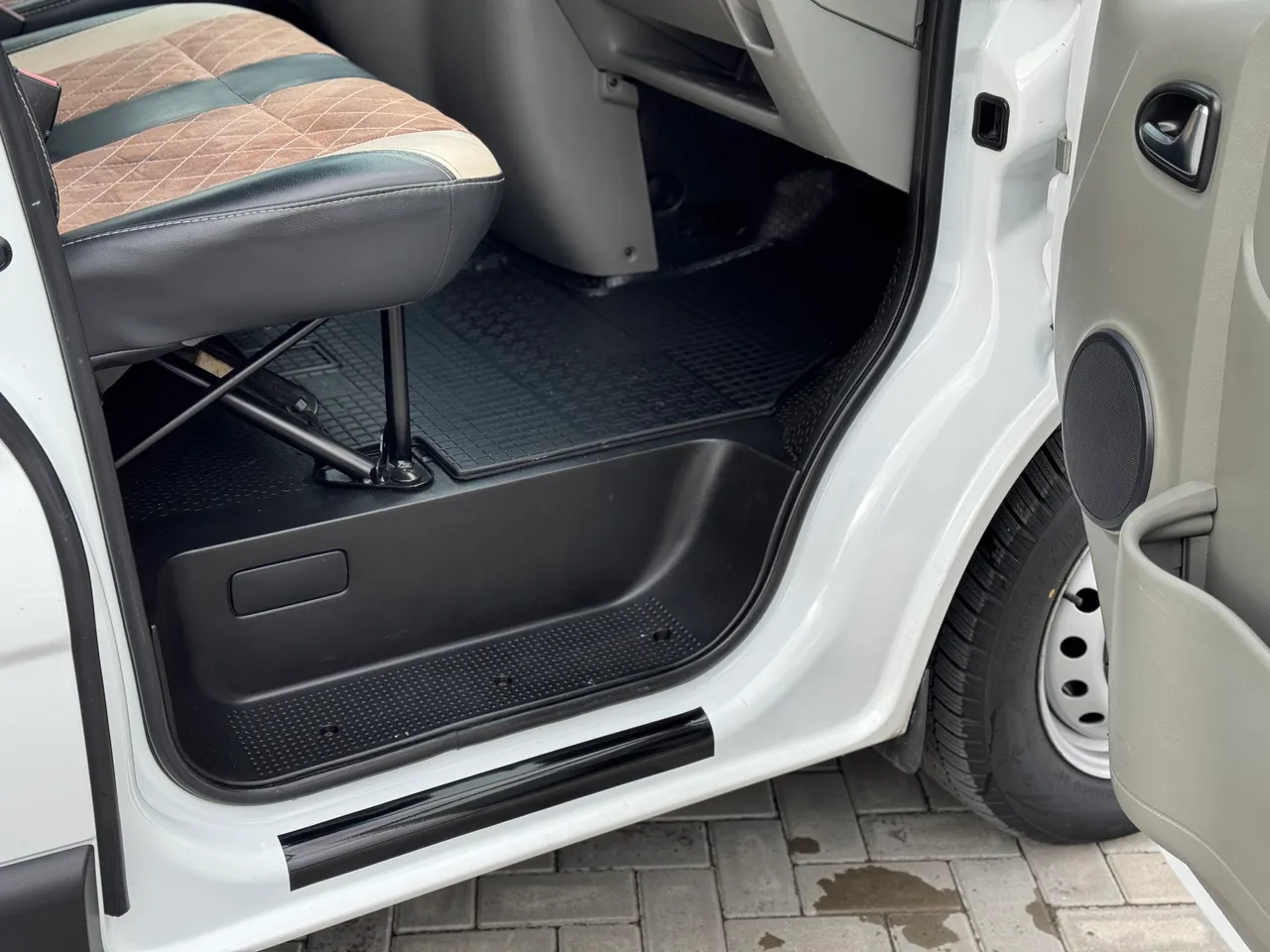 Opel Vivaro - фото 31