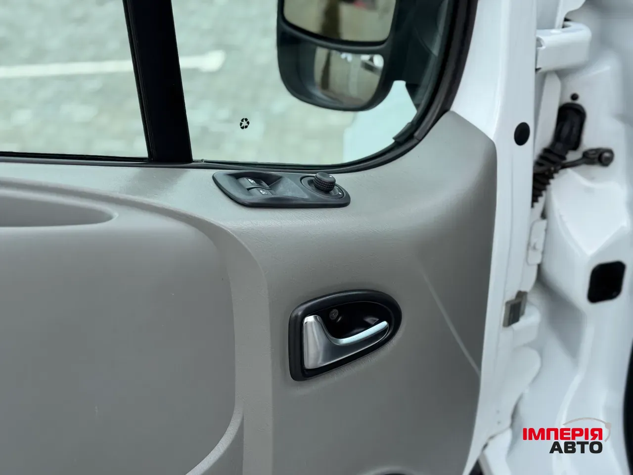 Opel Vivaro - фото 22